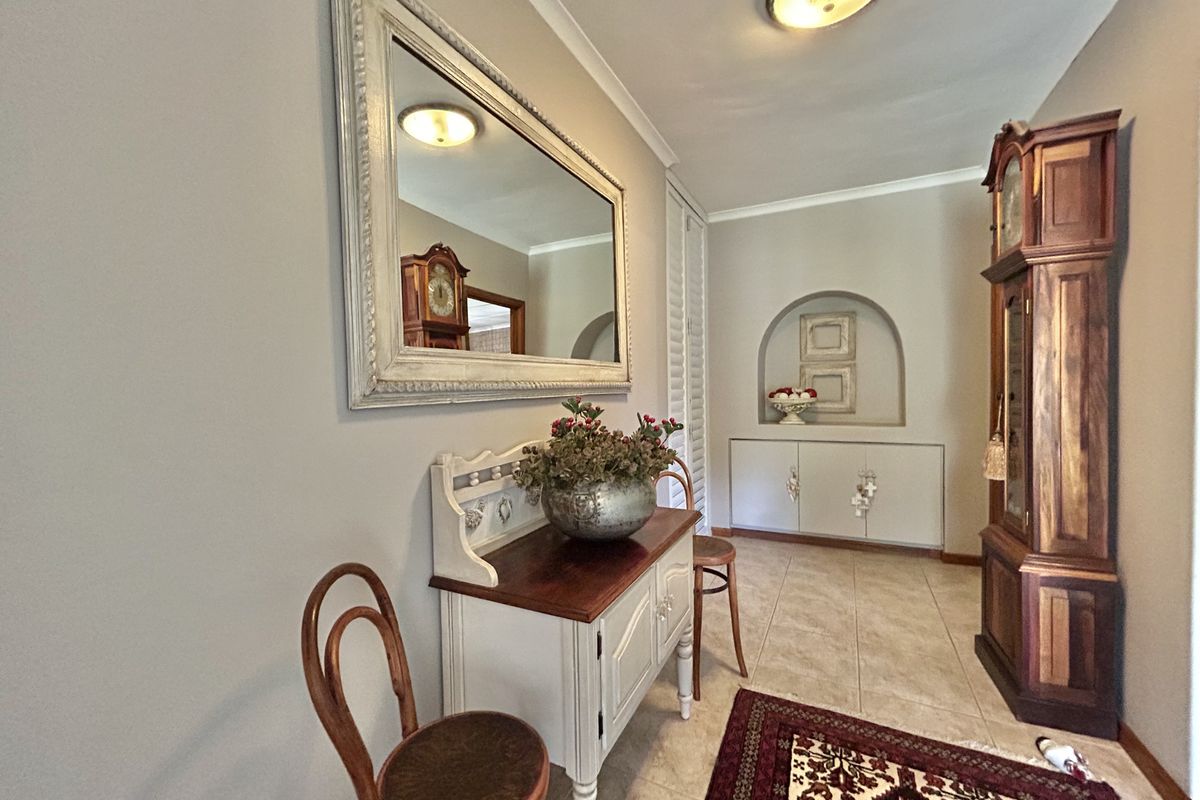 Family home in Boskloof - Photo 4