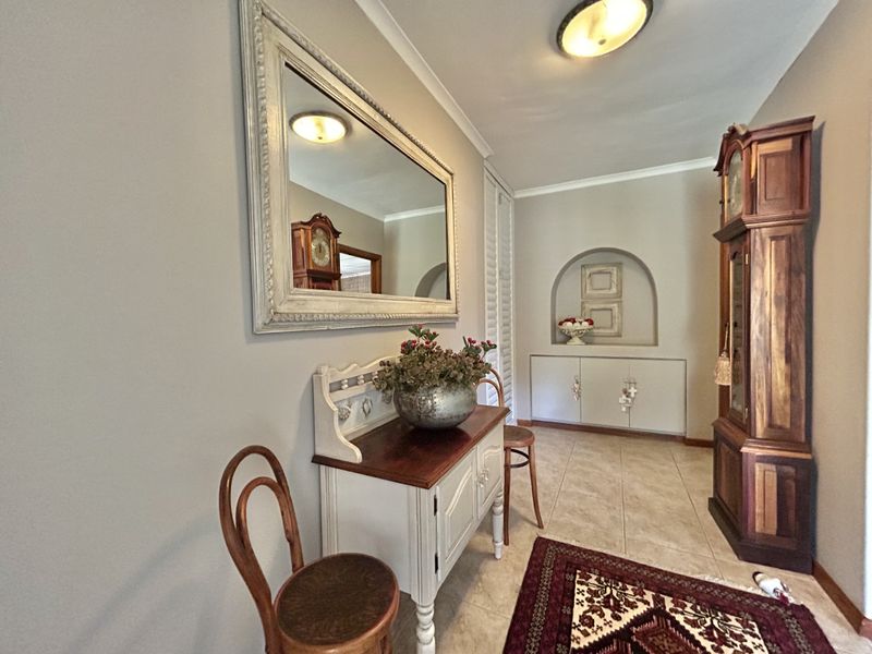 Family home in Boskloof - Photo 4