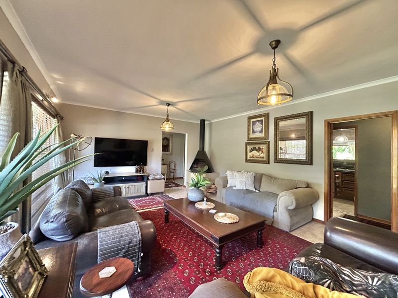 Family home in Boskloof - Photo 7