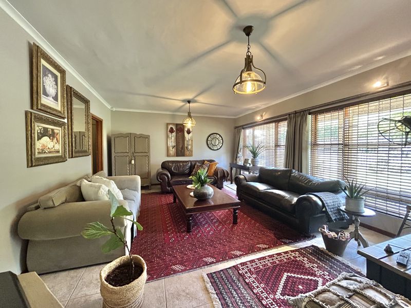 Family home in Boskloof - Photo 5