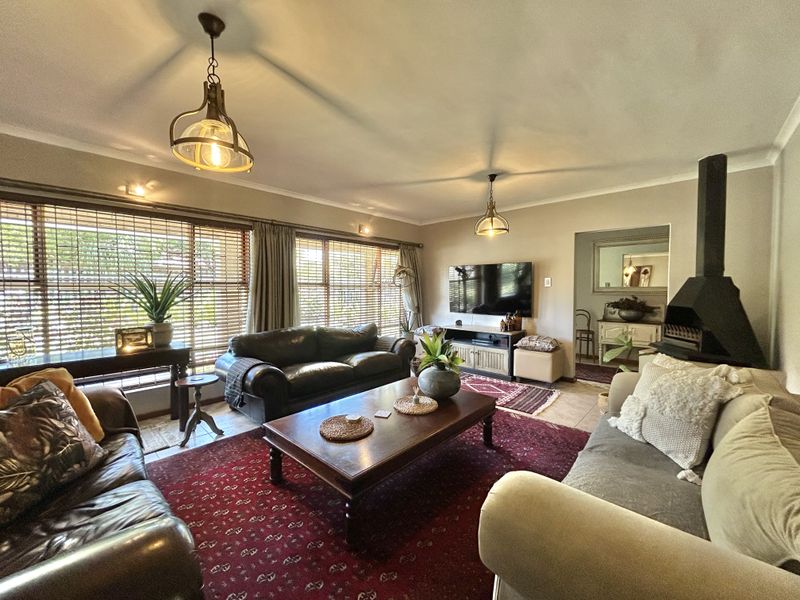 Family home in Boskloof - Photo 6