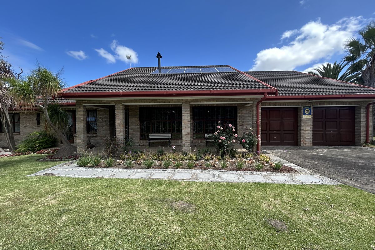 Family home in Boskloof - Photo 2