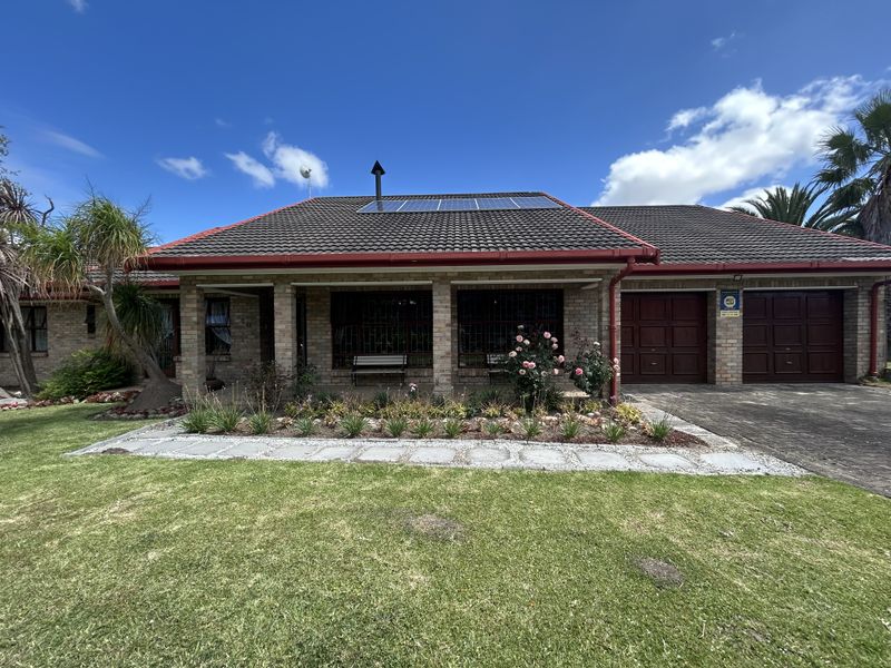 Family home in Boskloof - Photo 2