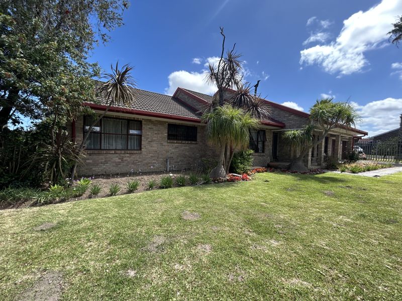Family home in Boskloof - Photo 3