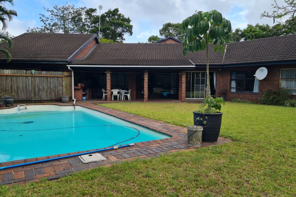 4 bedroom home with 2 flatlets in Meerensee-Bargain buy! - Photo 5