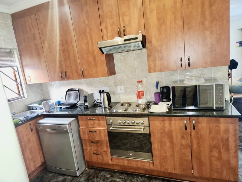 Secure living in security estate - Photo 8