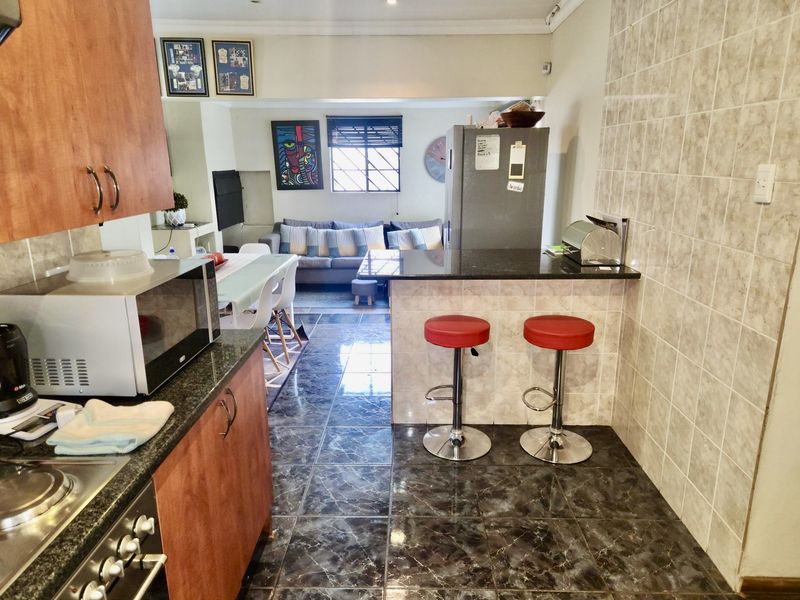 Secure living in security estate - Photo 9