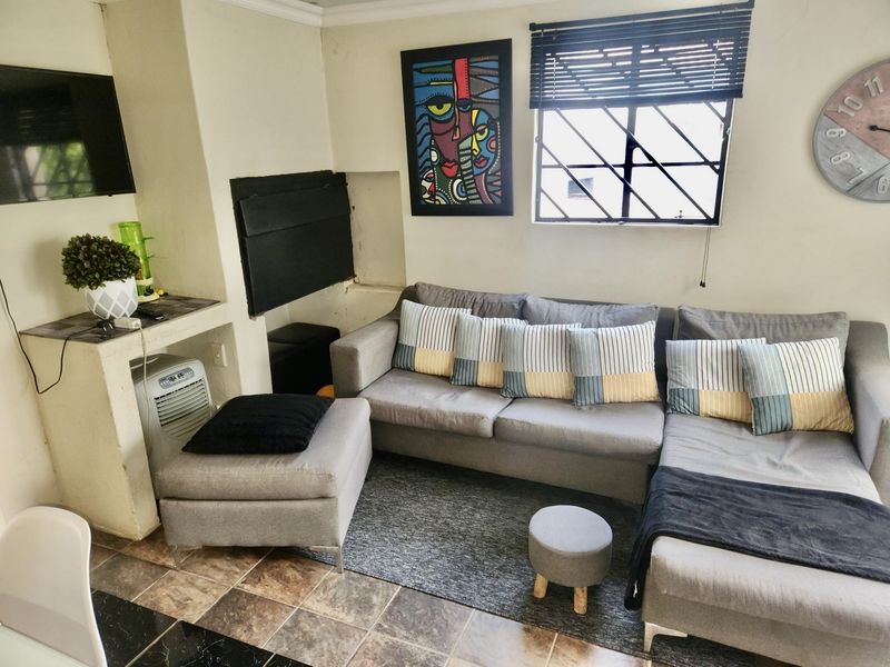 Secure living in security estate - Photo 7