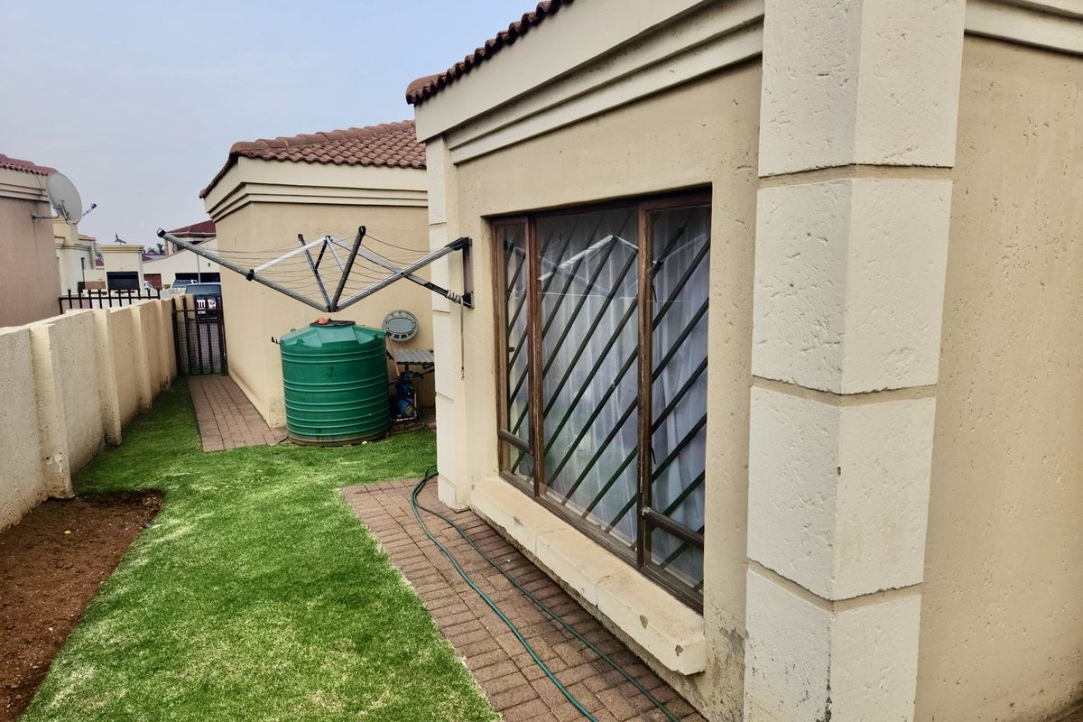 Secure living in security estate - Photo 5