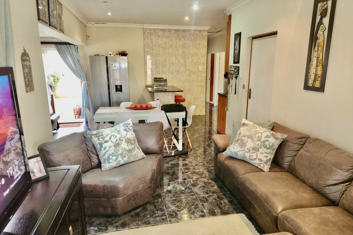 Secure living in security estate - Photo 4