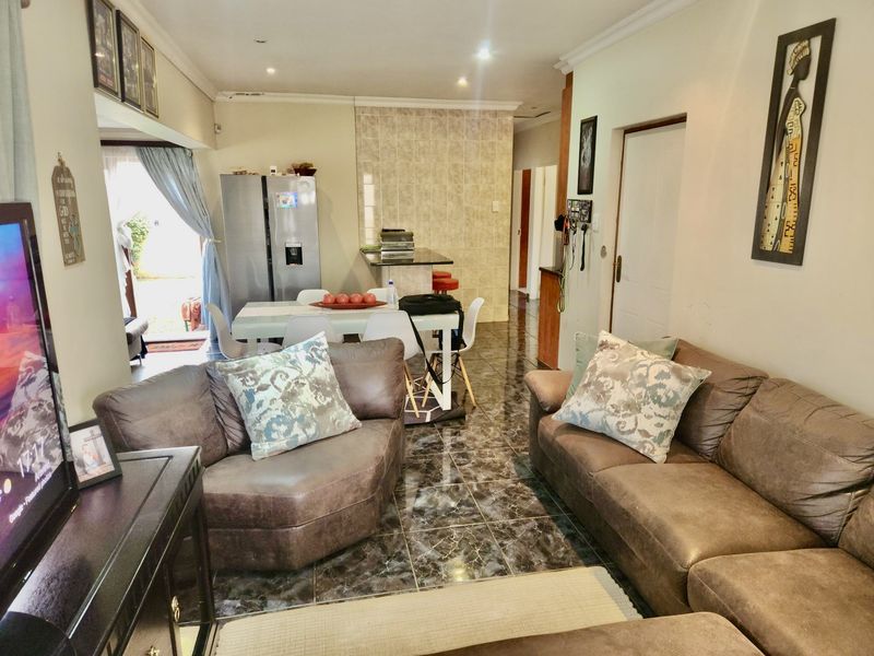 Secure living in security estate - Photo 4