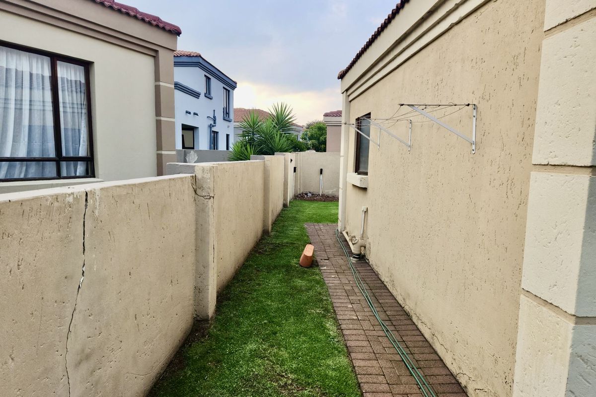 Secure living in security estate - Photo 3