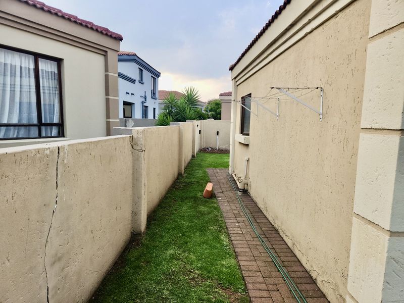 Secure living in security estate - Photo 3