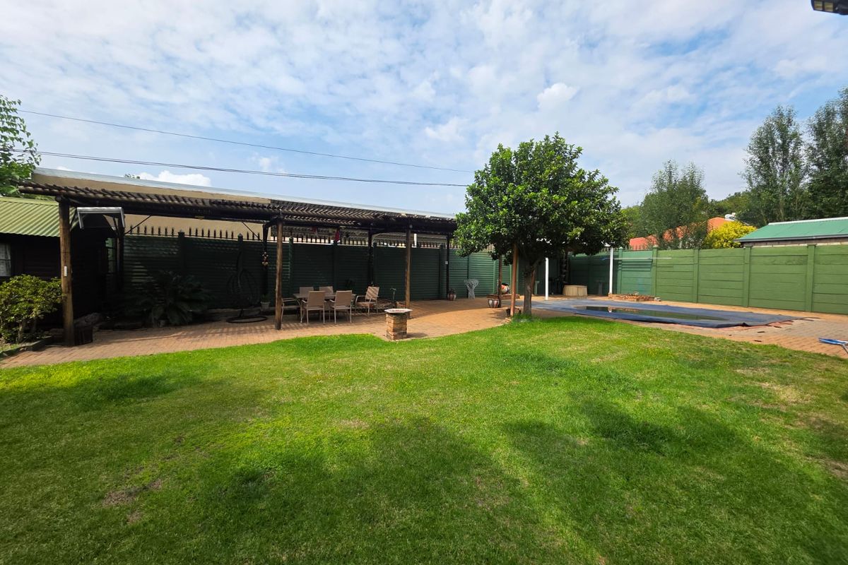 Stunning Family Home for Sale in Vaalpark - Photo 2