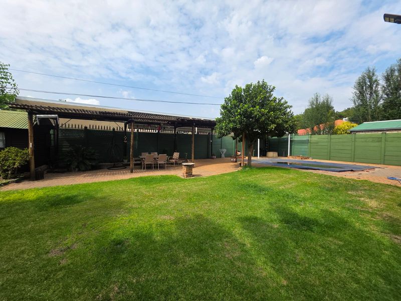 Stunning Family Home for Sale in Vaalpark - Photo 2