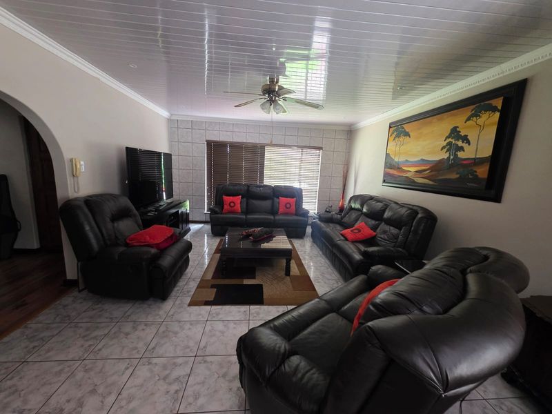 Stunning Family Home for Sale in Vaalpark - Photo 8