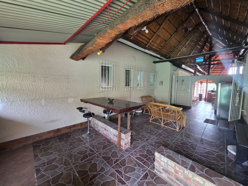 Stunning Family Home for Sale in Vaalpark - Photo 6