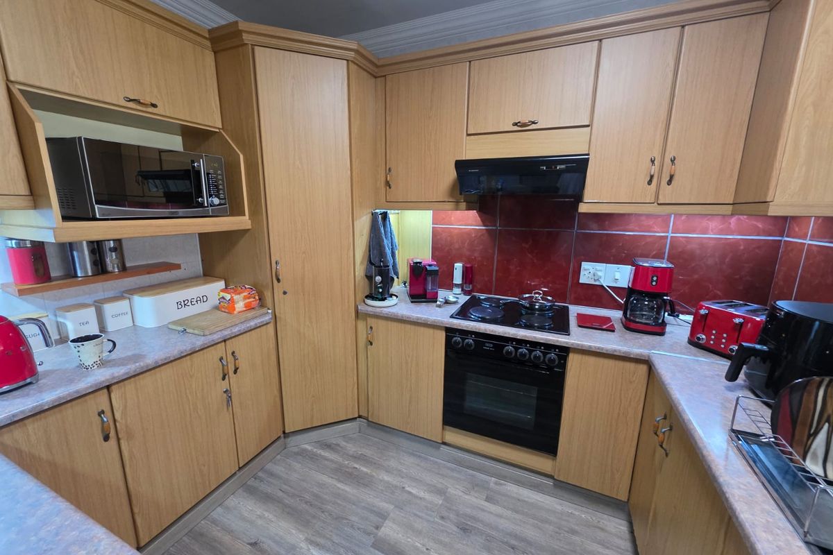 Stunning Family Home for Sale in Vaalpark - Photo 5