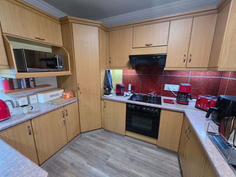 Stunning Family Home for Sale in Vaalpark - Photo 5