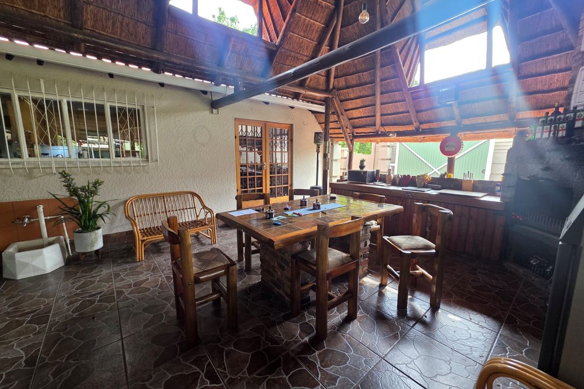 Stunning Family Home for Sale in Vaalpark - Photo 3