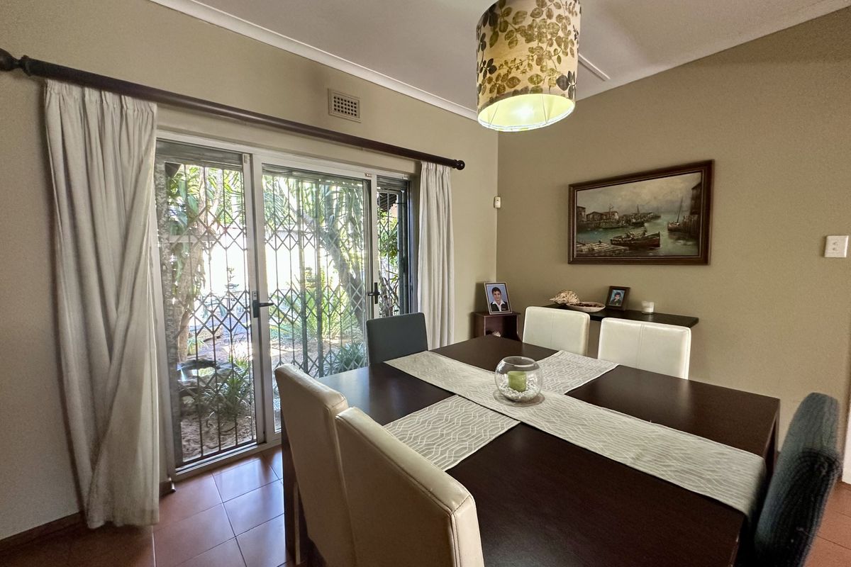 Modern Living at Its Best — Spacious Family Home with Private 2-Bedroom Cottage - Photo 3