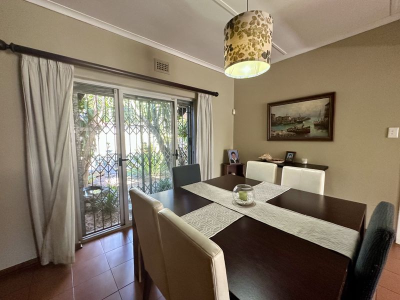 Modern Living at Its Best — Spacious Family Home with Private 2-Bedroom Cottage - Photo 3