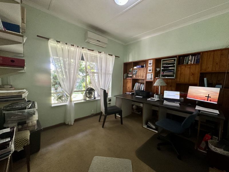 Modern Living at Its Best — Spacious Family Home with Private 2-Bedroom Cottage - Photo 10