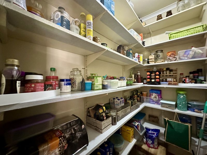 Modern Living at Its Best — Spacious Family Home with Private 2-Bedroom Cottage - Photo 7