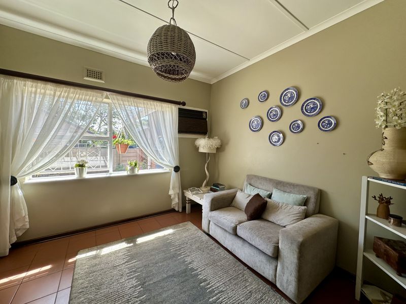 Modern Living at Its Best — Spacious Family Home with Private 2-Bedroom Cottage - Photo 8