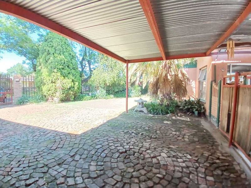 Neat, spacious family house for sale in Sasolburg walking distance to schools and all other amenitie - Photo 7
