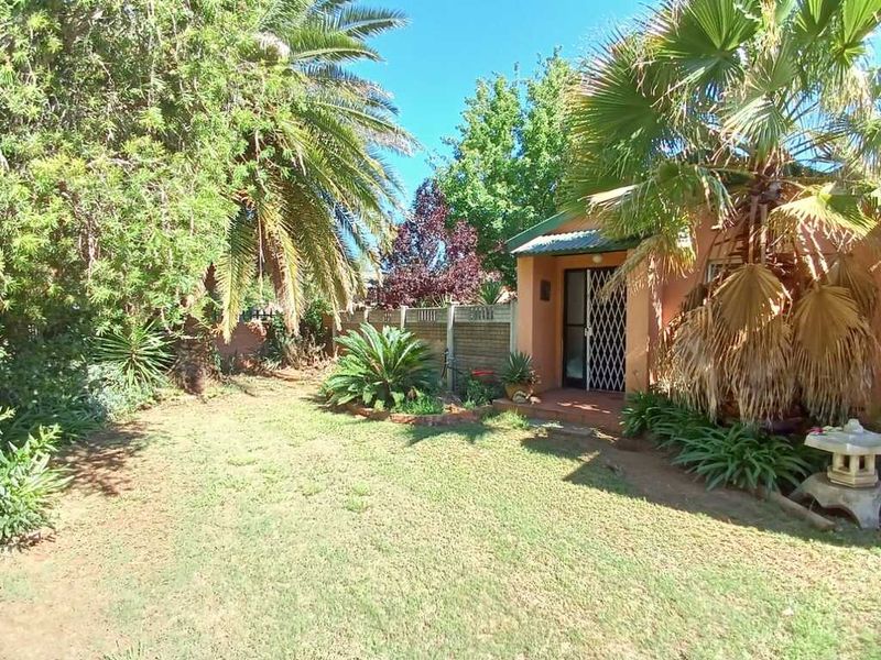 Neat, spacious family house for sale in Sasolburg walking distance to schools and all other amenitie - Photo 6