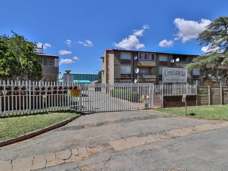 2 Bedroom, ground floor unit for sale in Sasolburg, close to the Sasol factory and shopping center - Photo 2