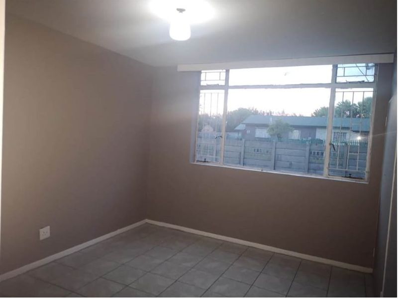 2 Bedroom, ground floor unit for sale in Sasolburg, close to the Sasol factory and shopping center - Photo 6