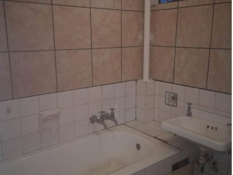 2 Bedroom, ground floor unit for sale in Sasolburg, close to the Sasol factory and shopping center - Photo 10