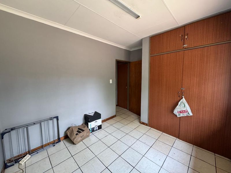 2-Bedroom Home in a 3-Unit Complex - Photo 10