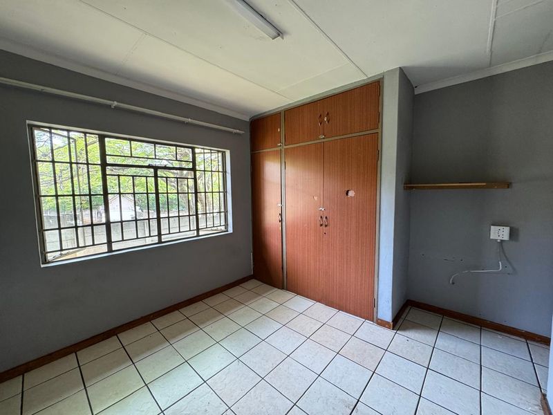 2-Bedroom Home in a 3-Unit Complex - Photo 7