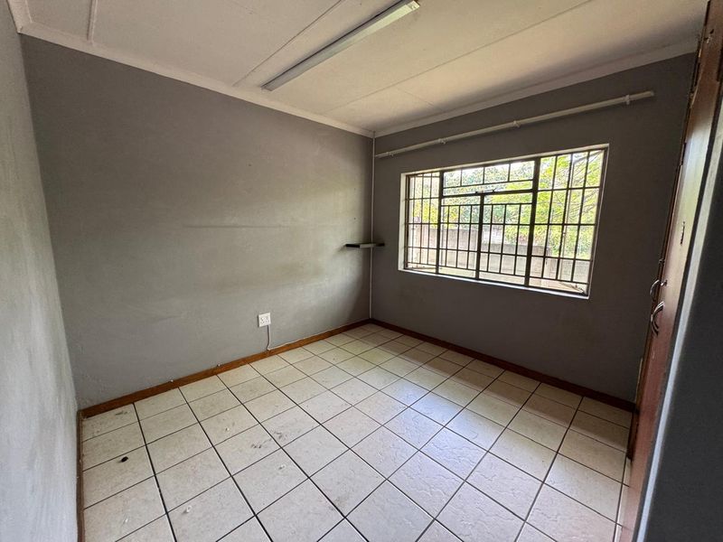 2-Bedroom Home in a 3-Unit Complex - Photo 6