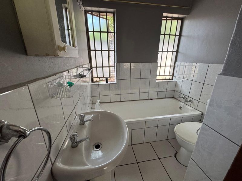 2-Bedroom Home in a 3-Unit Complex - Photo 5