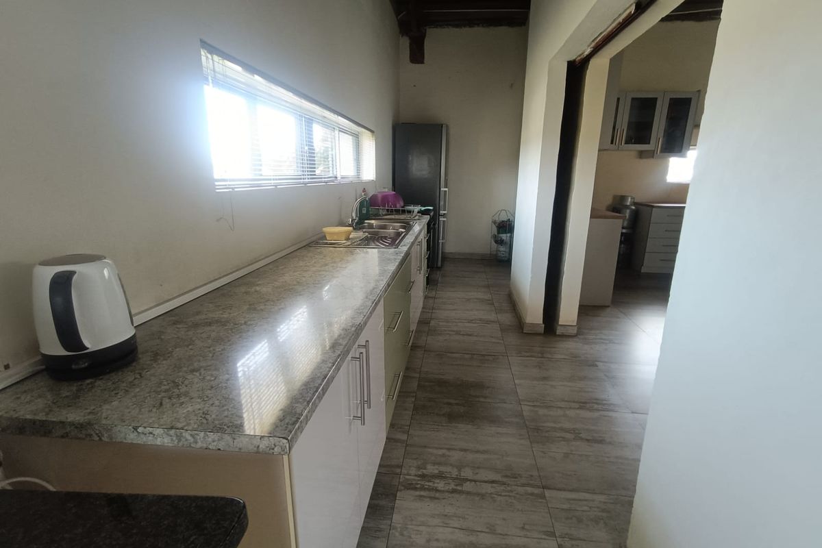 Designer’s Dream – Move-In Ready with Room to Create - Photo 5