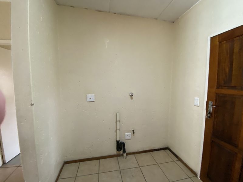 2 Bedroom Apartment in Comet - Photo 9