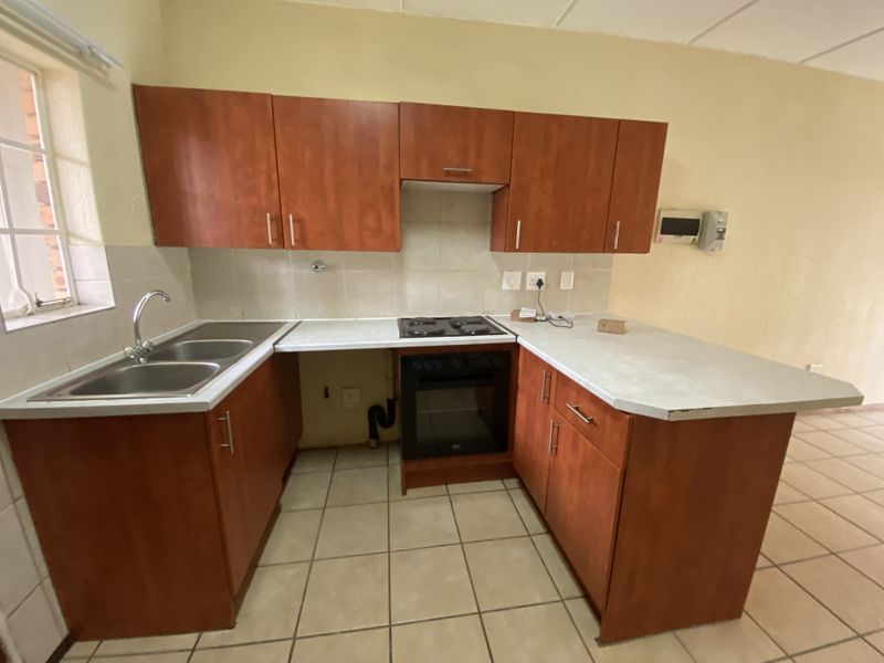 2 Bedroom Apartment in Comet - Photo 7