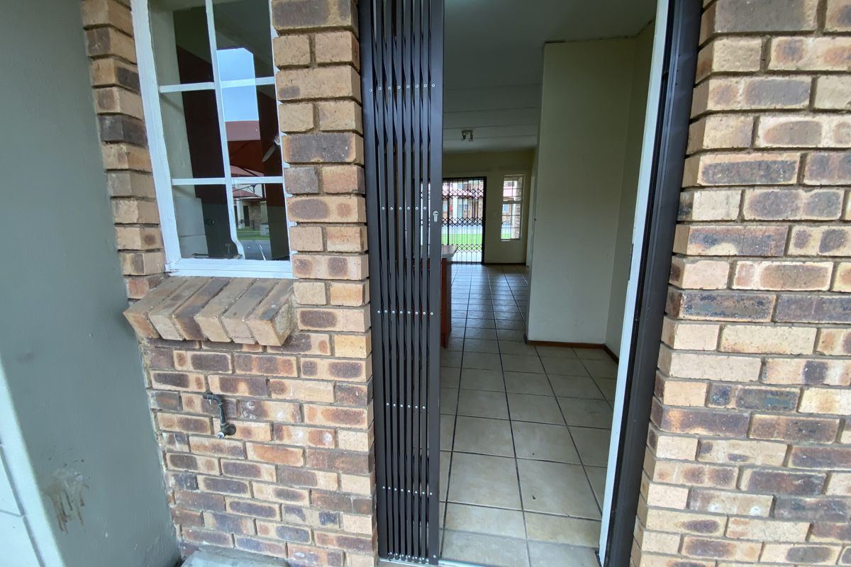 2 Bedroom Apartment in Comet - Photo 4