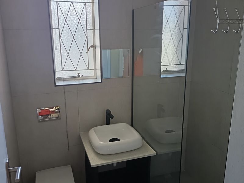 Stunning spacious flat with modern finishes - Photo 6