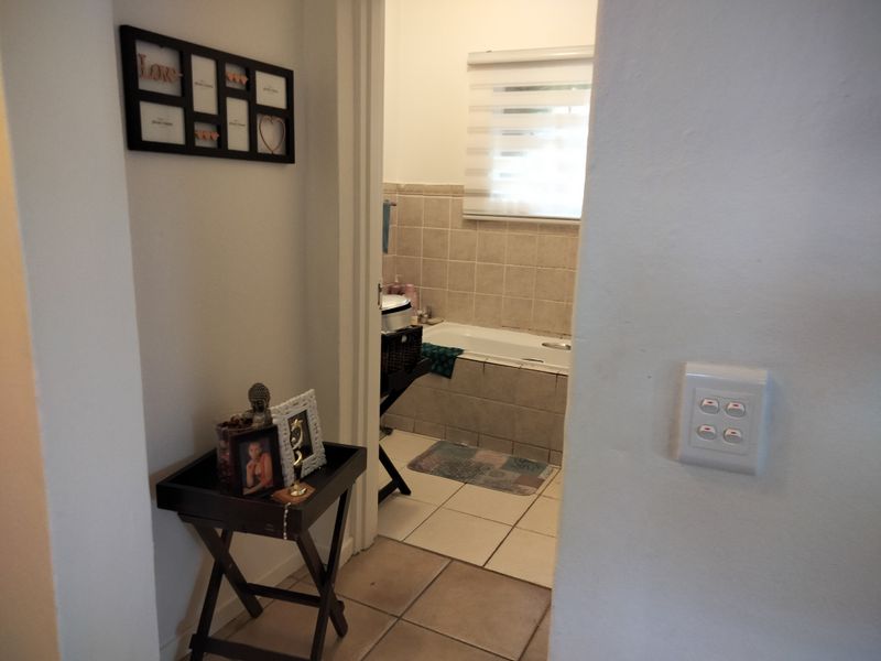 A Perfectly situated 3bedroom, 2bathroom Ground Floor Apartment - Photo 6