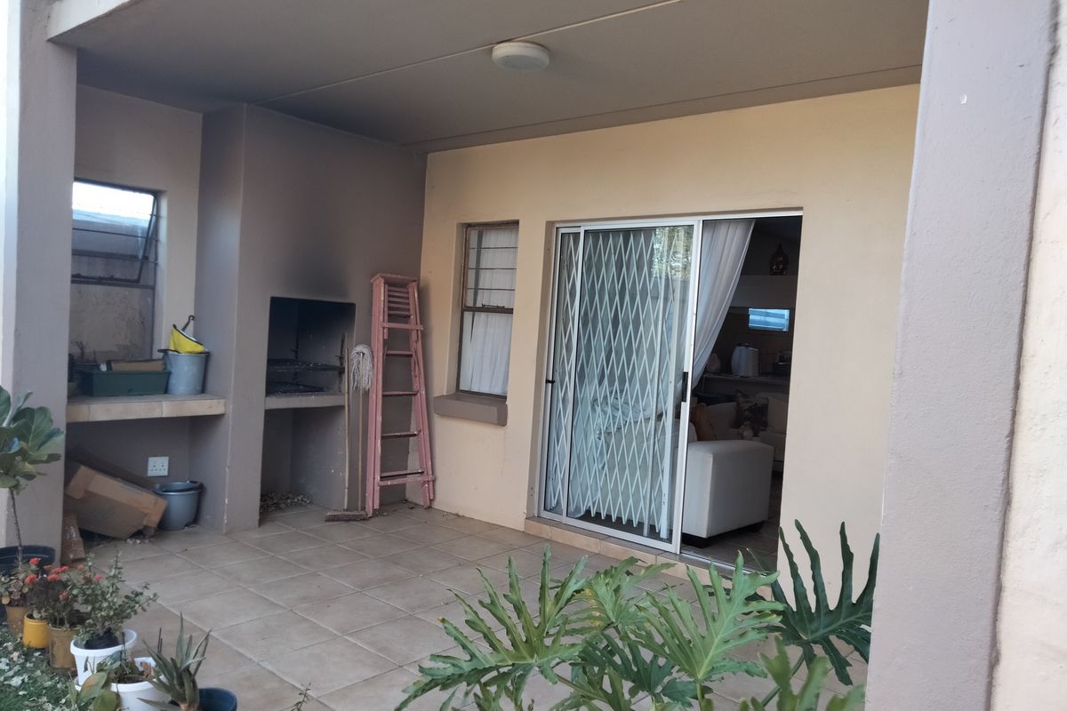 A Perfectly situated 3bedroom, 2bathroom Ground Floor Apartment - Photo 2