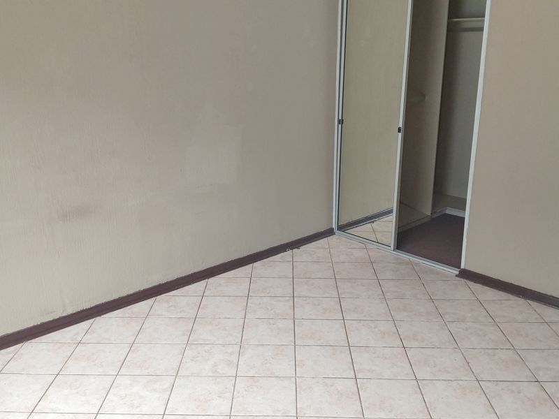 This lovely duplex offers comfortable and modern living. - Photo 9