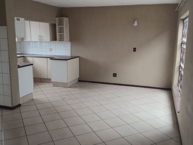 This lovely duplex offers comfortable and modern living. - Photo 7