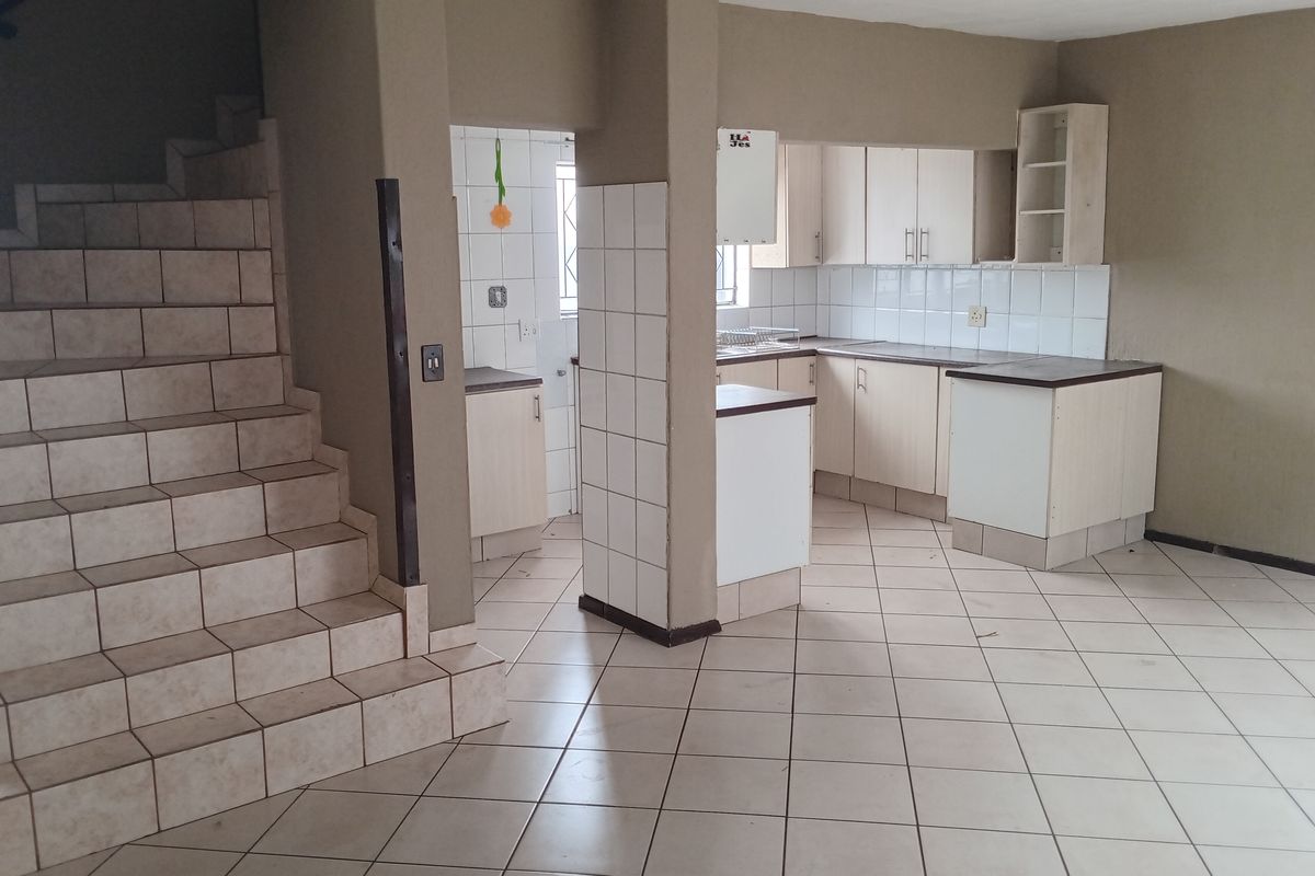 This lovely duplex offers comfortable and modern living. - Photo 5