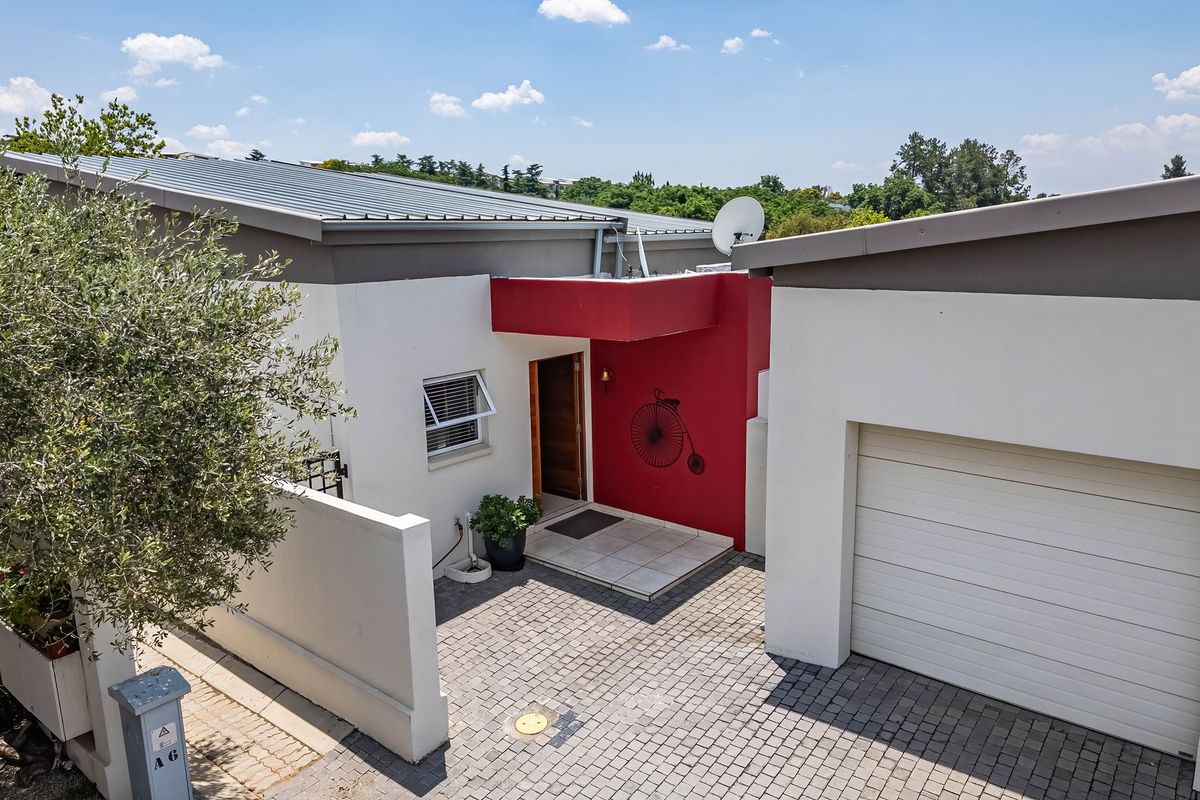 2 Bedroom Townhouse in Upmarket Retirement Village - Photo 4