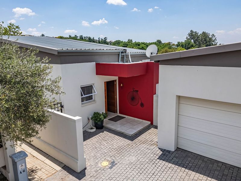 2 Bedroom Townhouse in Upmarket Retirement Village - Photo 4